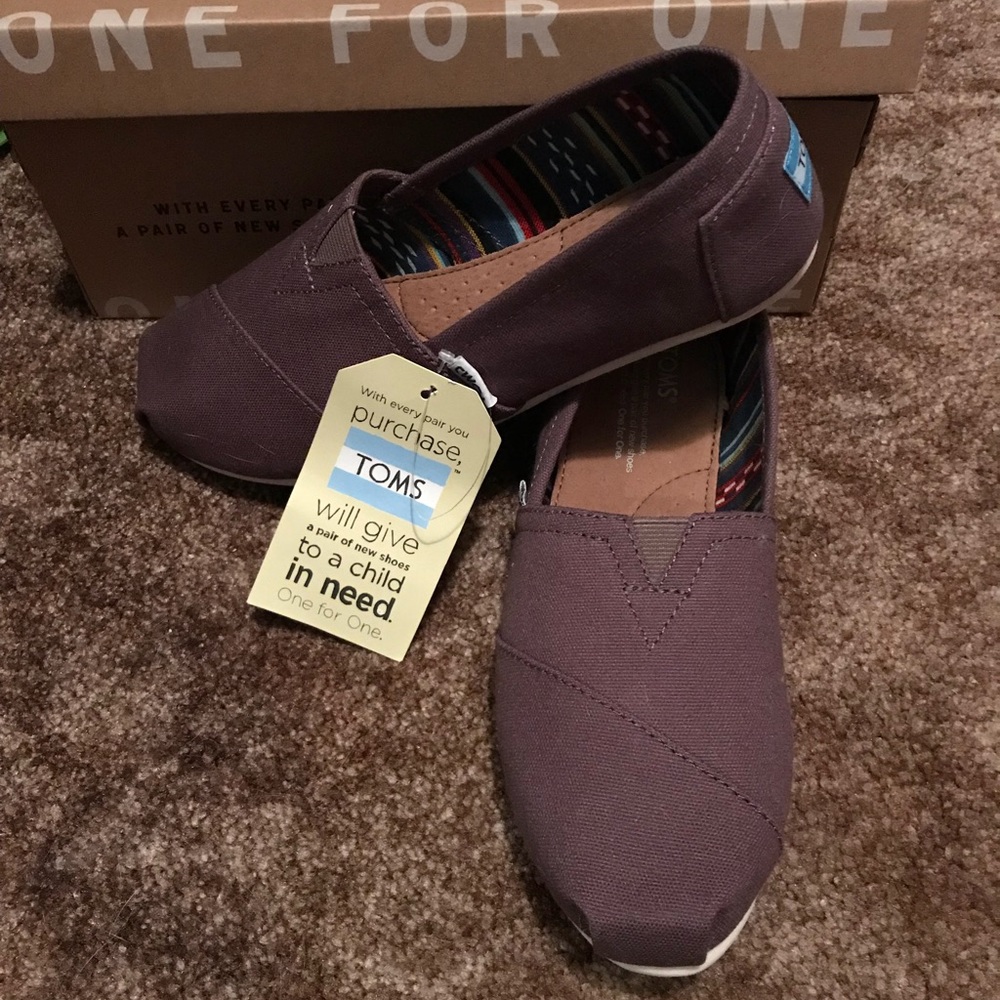 NWT Toms size 8
